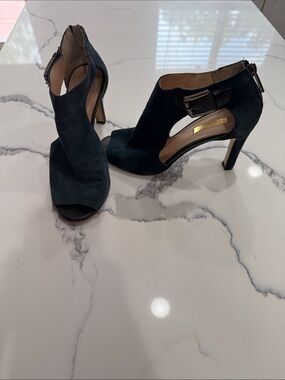 Louise et Cie Navy Open-Toe Cutout Heels